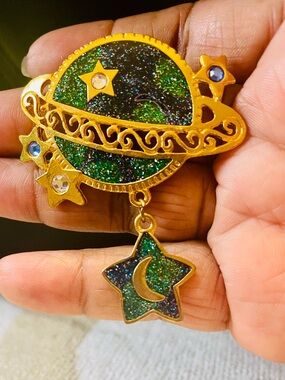 Vintage Newpro Gold-Tone Green Glitter Planet & Star Dangle Brooch Pin